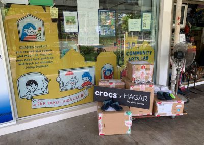 crocs x HAGAR